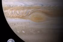 Giải mã đốm sáng bí ẩn lóe lên từ “người anh em” của Trái Đất