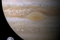 Giải mã đốm sáng bí ẩn lóe lên từ “người anh em” của Trái Đất