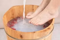 Mùa đông, ngâm chân nước ấm cực tốt nhưng lại cực hại vì điều này