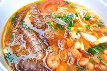 Để nấu bún hải sản ngon ngọt tự nhiên, hãy nhớ bí quyết này