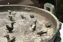 Kinh ngạc bảo vật 2.600 tuổi, đổ nước vào vật bên trong xoay 360 độ