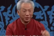 Mang khối đá đi thẩm định, run rẩy khi nghe chuyên gia phán câu này...