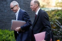 Các nhà khoa học Anh phản đối chiến lược “miễn dịch cộng đồng” để đối phó với Covid-19