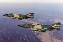 Nhật Bản chính thức cho dàn tiêm kích từ thời chiến tranh Việt Nam về hưu