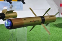 Trung Quốc xuất tên lửa khẩu Hồng Tiễn 12 ra khắp thế giới, thách cả Mỹ và Nga