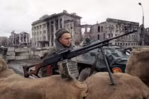 Nhìn lại những hình ảnh, ký ức "muốn quên" của người lính Nga tham chiến tại Chechnya