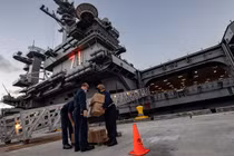 “Ổ dịch” tàu sân bay Mỹ không liên quan đến Việt Nam, vậy “bệnh nhân số 0” là ai? 