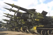 Sức sống mãnh liệt của xe tăng Liên Xô “làm nền” cho vũ khí quái dị của Cuba, Iraq...