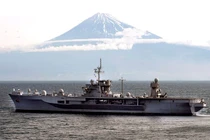 Tàu chiến già nhất nước Mỹ phá kỷ lục từ thời chiến tranh Việt Nam