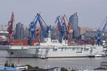 Kinh ngạc: Tàu đổ bộ trực thăng thứ hai của Trung Quốc sắp hoàn thiện