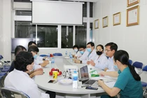 Phi công người Anh vẫn hôn mê, phụ thuộc gần hoàn toàn vào ECMO