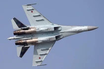 Su-35 Nga "đánh võng" cách P-8A Poseidon Mỹ chỉ 8 mét trên Địa Trung Hải