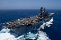 Trung Quốc ngày càng ngang ngược ở biển Đông, Mỹ điều tàu đổ bộ mang F-35B để "cảnh cáo"?