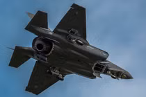 Có tính năng hạ cánh thẳng đứng, liệu F-35B có vận hành được trên khu trục hạm?