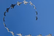 Bất ngờ: F-22 Raptor của Mỹ thừa sức làm động tác "rắn hổ mang" kiểu Nga