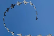 Bất ngờ: F-22 Raptor của Mỹ thừa sức làm động tác "rắn hổ mang" kiểu Nga