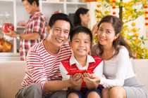 Tiêu cái tết bằng sáu tháng lương, có đáng không?