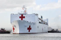 Như trò đùa: Tàu bệnh viện USNS Comfort 1000 giường nhưng chỉ chứa… 20 bệnh nhân