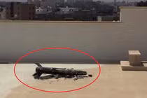 Đạn pháo 155mm Trung Quốc "tịt ngòi" rơi trúng mái nhà dân