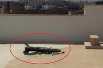 Đạn pháo 155mm Trung Quốc "tịt ngòi" rơi trúng mái nhà dân