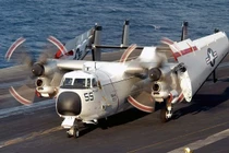 Máy bay vận tải “quen mặt” Việt Nam trở lại cùng tàu sân bay Theodore Roosevelt