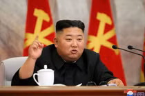 Ông Kim Jong Un bất ngờ tái xuất, ký 7 lệnh về quân sự