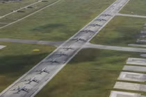 Cận cảnh màn xếp hàng "hao tiền tốn của" từ dàn máy bay Mỹ giữa Thái Bình Dương 