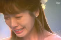 Ngày cưới, bàng hoàng chứng kiến hai cô bạn thân cùng mặc váy cưới 