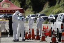 Số ca tử vong ở Mỹ vượt mốc 2.000, cân nhắc bắt buộc cách ly 3 bang