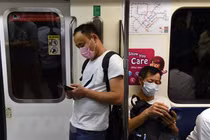 Singapore có 2 bệnh nhân đầu tiên tử vong, Thái Lan, Lào tạm đóng biên