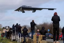 Oanh tạc cơ B-2 Spirit của Mỹ xuất hiện ở Anh "hù doạ" ai?