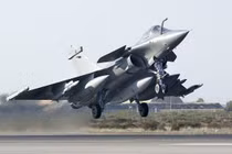 Ấn Độ mua tiêm kích Rafale giá “cắt cổ” gấp đôi F-35: Có bê bối gì phía sau? 