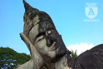 Kỳ bí khu "rừng Phật" với hàng trăm bức tượng bên dòng Mekong