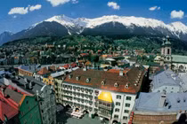 Khám phá những thị trấn bí ẩn chênh vênh trên vách núi