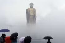 Tượng Phật cao nhất thế giới, muốn chạm tay vào phải trả tiền