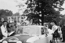 Ảnh: Bất ngờ trước hoạt động đua ô tô rất phổ biến ở Liên Xô