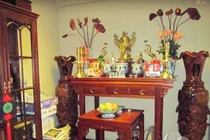 Cuối tháng 6 âm lau dọn bàn thờ, đầu tháng 7 cô hồn tiền bạc tíu tít