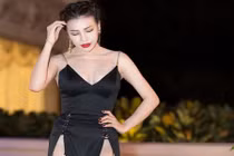 Nóng mắt với váy xẻ tà 2 bên sâu hút sao Việt thi nhau mặc