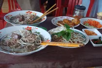 Đến Trà Vinh nhất định phải thưởng thức tô bún tức lọ này 