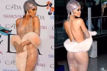 Nhức mắt ngắm sao Việt và sao ngoại "đọ" váy trong suốt, xuyên thấu 