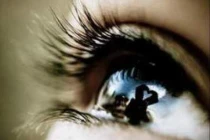 Những dấu hiệu lạ của khối u trong mắt