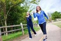 Dậy sớm đi bộ để phòng ngừa ung thư