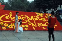 Thủ đô ngập tràn sắc xuân Quý Tỵ 2013