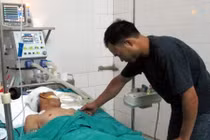 Hôn mê bất tỉnh sau khi “làm việc” với công an xã