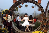 Thiếu nữ khoe dáng ở “vườn Thượng uyển” Thủ đô