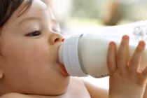 Đau đầu “cuộc chiến” chọn sữa cho con