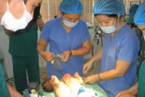 Phẫu thuật thành công ca song sinh dính liền tại Kon Tum