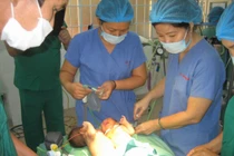 Phẫu thuật thành công ca song sinh dính liền tại Kon Tum