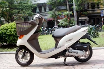 Cận cảnh xe ga 50cc giá 60 triệu đồng