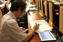 Nguồn tiền nào “sắm” iPad cho đại biểu HĐND?